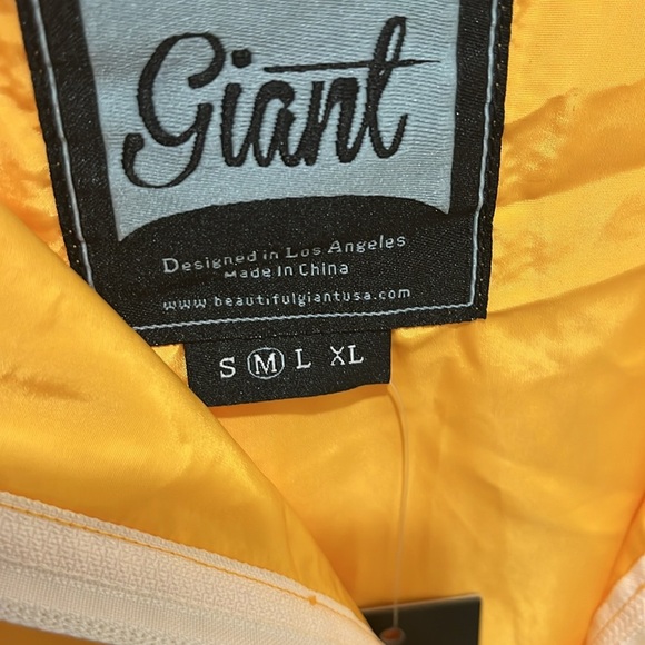 Windbreaker in blk gold and white 💙 - Picture 4 of 4